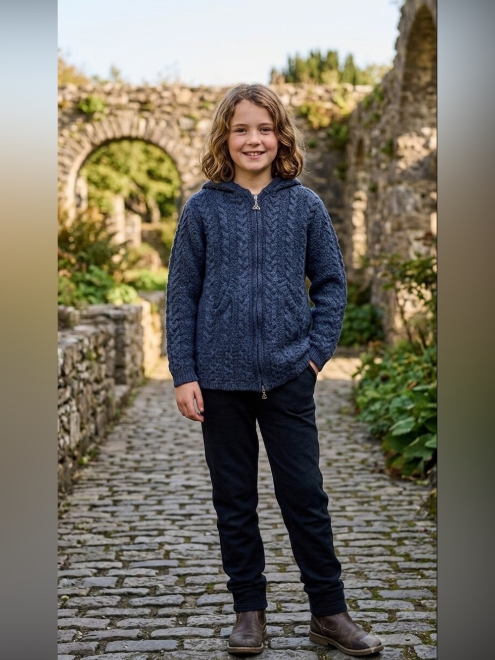 Aran Sweater Market Irish 100% Merino wool hooded sweater Kids Medium